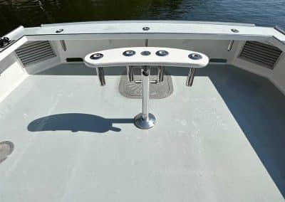 Yacht TWISTED - 2020 36' Calvin Beal - AFT ROD HOLDERS