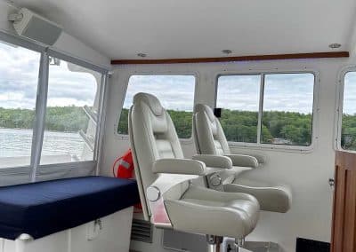 Yacht TWISTED - 2020 36' Calvin Beal - HELM SEATING