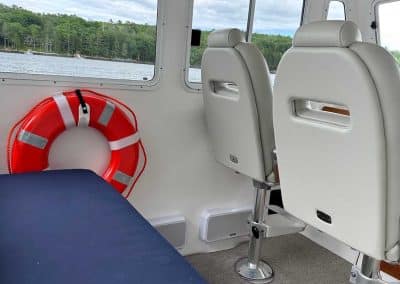 Yacht TWISTED - 2020 36' Calvin Beal - HELM SEATING