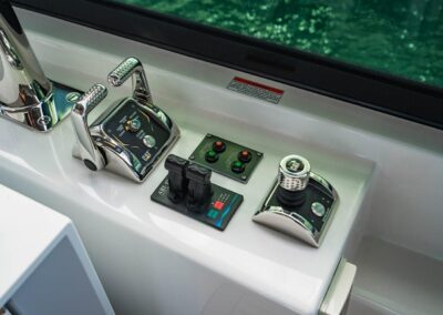 Yacht SURPLUS LINES - 91′ 8″ (27.94m) Hatteras 2019 Flybridge Motor Yacht