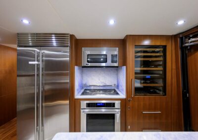 CHINDON – 100′ (30.48m) Ocean Alexander 2017 Motor Yacht Enclosed Bridge