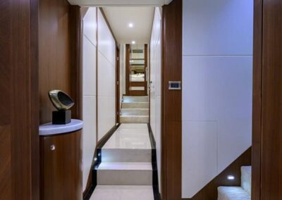 CHINDON – 100′ (30.48m) Ocean Alexander 2017 Motor Yacht Enclosed Bridge
