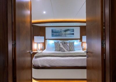 CHINDON – 100′ (30.48m) Ocean Alexander 2017 Motor Yacht Enclosed Bridge