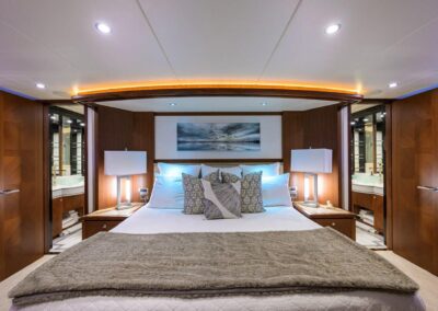 CHINDON – 100′ (30.48m) Ocean Alexander 2017 Motor Yacht Enclosed Bridge