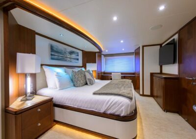 CHINDON – 100′ (30.48m) Ocean Alexander 2017 Motor Yacht Enclosed Bridge
