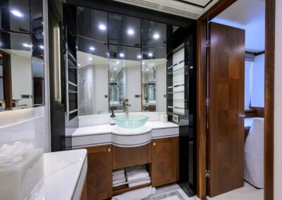CHINDON – 100′ (30.48m) Ocean Alexander 2017 Motor Yacht Enclosed Bridge