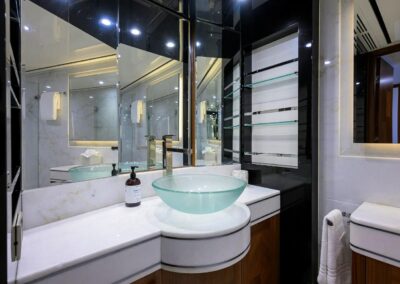 CHINDON – 100′ (30.48m) Ocean Alexander 2017 Motor Yacht Enclosed Bridge