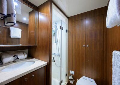 CHINDON – 100′ (30.48m) Ocean Alexander 2017 Motor Yacht Enclosed Bridge